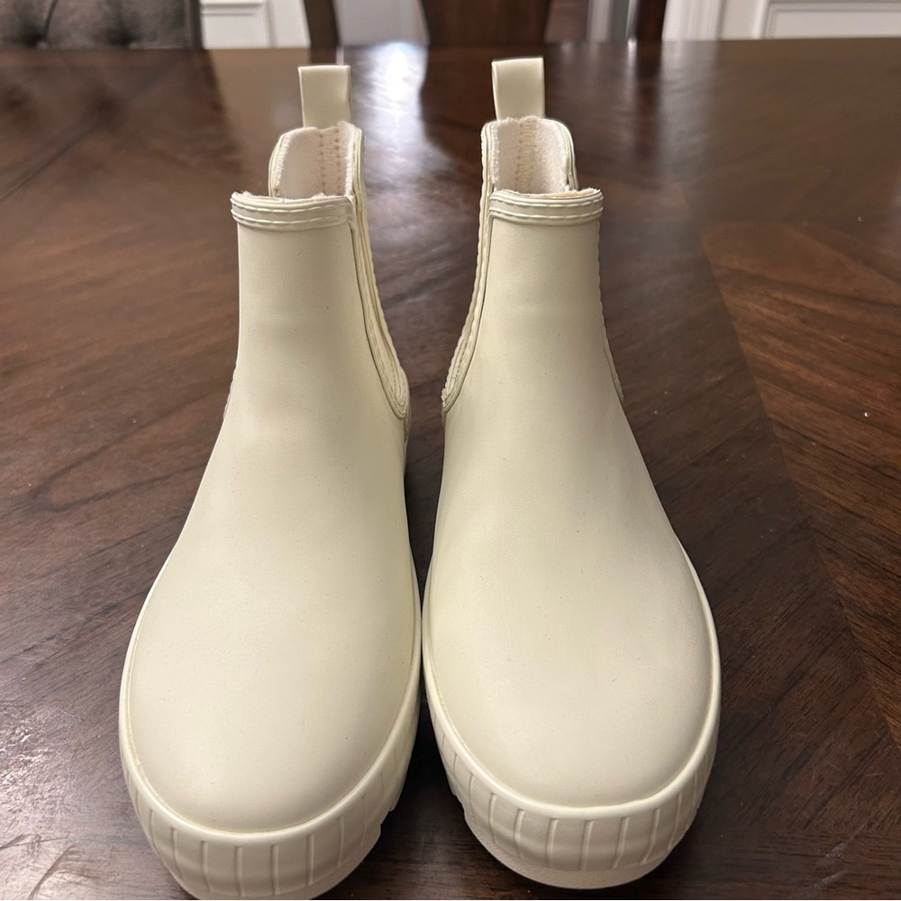 NEW Sperry Women’s Torrent Chelsea white Boots 7.5